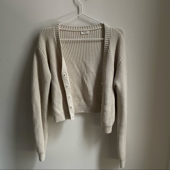 Brandy Melville Sweaters - Brandy Melville Cute Boho Cropped Knit Sweater